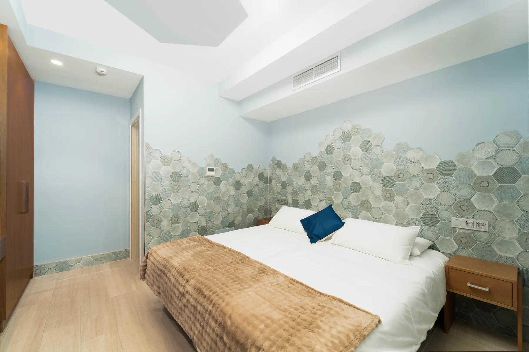 Garden Cove apartment, photo 5 of 6