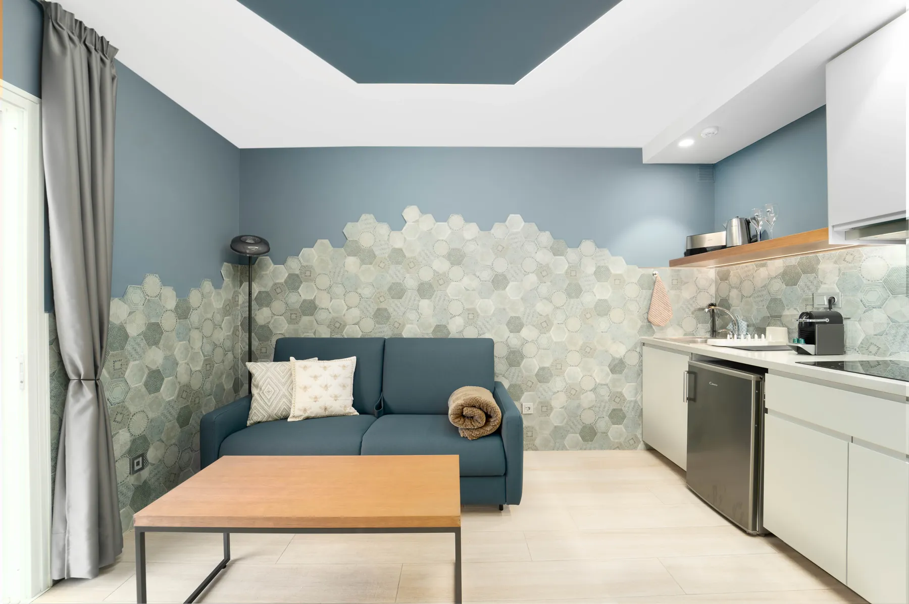 Sea View apartment, photo 1 of 6