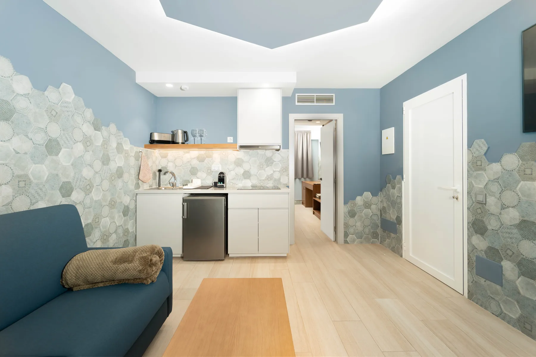 Sea View apartment, photo 2 of 6